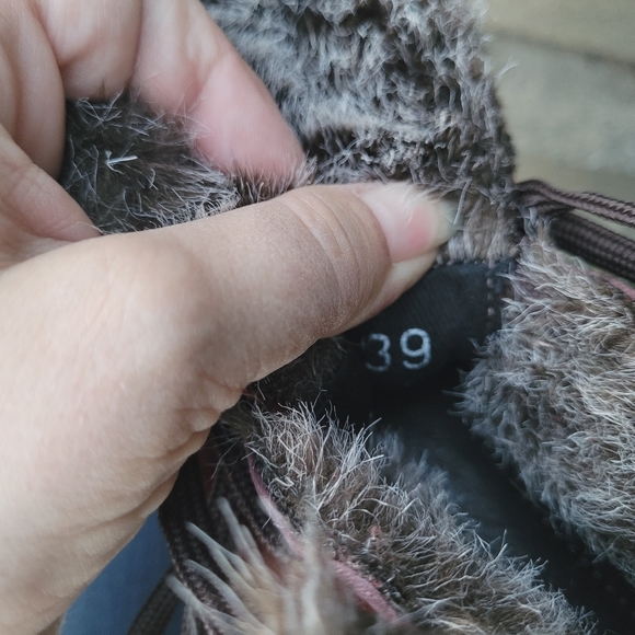 BATA European Suede soft booties with faux fur trim in red size 8 - Picture 13 of 13